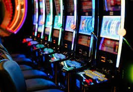 Koleksi game slot online dan live casino di laskar303